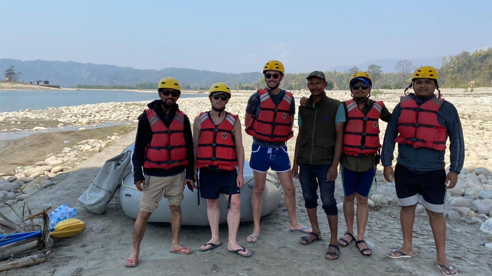 ホテル Family House - Bardia National Park バルディヤ エクステリア 写真