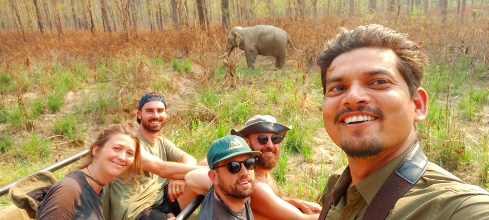 ホテル Family House - Bardia National Park バルディヤ エクステリア 写真